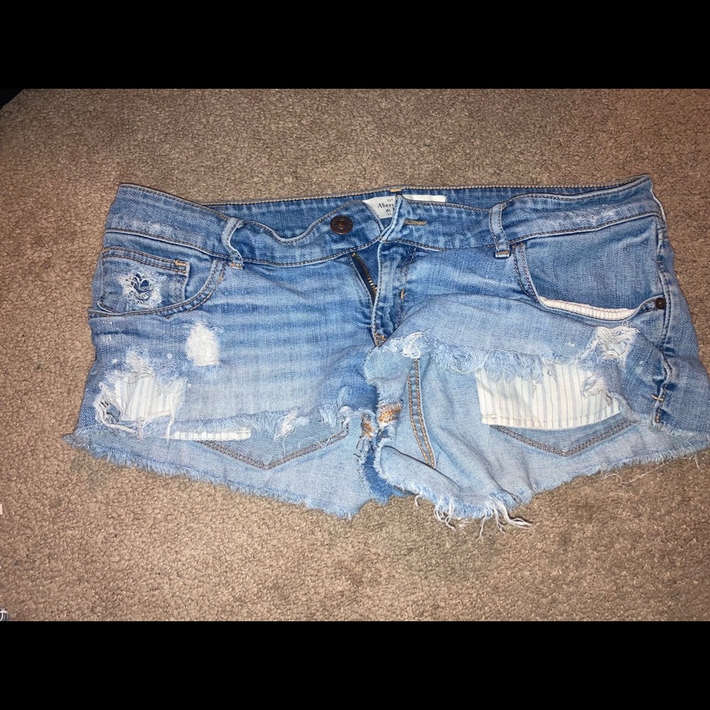 Very cute short shorts used